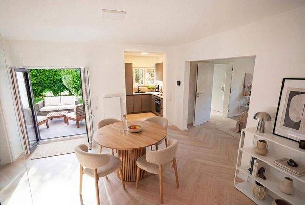 EG_Kueche_Esszimmer_bei_Tag_AI