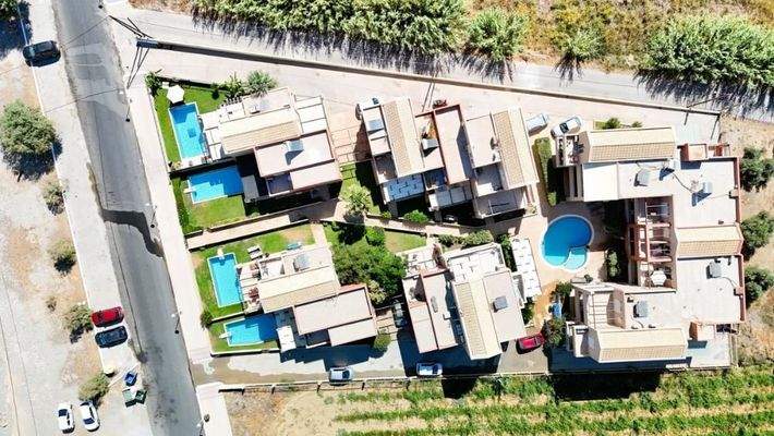 Kreta, Maleme: Erdgeschoss-Apartment mit 2 Schlafzimmern, Garten und Gemeinschaftspool, nur wenige Schritte vom Strand entfernt