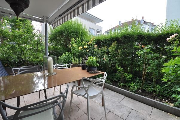 Terrasse mit Garten in Südausrichtung