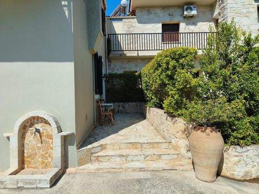 Kreta, Varipetro: Traditionelle Villa in der Nähe von Chania zu verkaufen