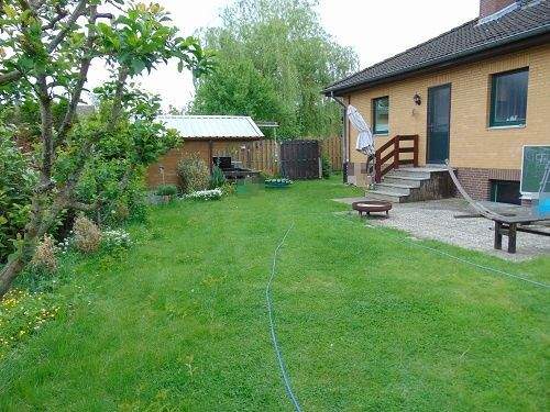 =?UTF-8?Q?Hausansicht_R=C3=BCckseite_mit_Gartenhaus.jpg?=