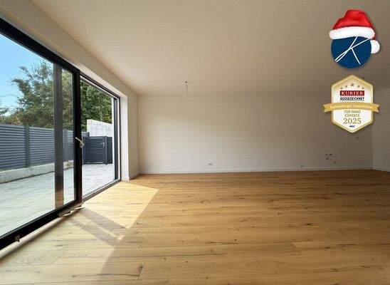 Heller Wohnbereich mit großzügiger Terrasse