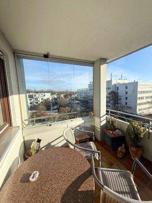 Balkon mit Glas gegen Wind