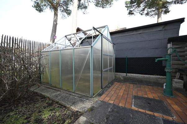 Gewächshaus + Holzlege