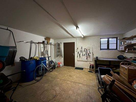 Keller mit Zugang Außentreppe