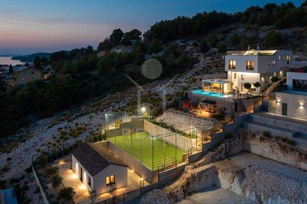 Exklusive Luxusvilla mit traumhaftem Ausblick