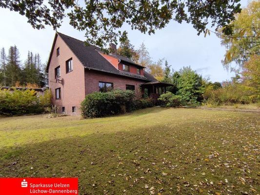 Blick auf Haus schräg vorn