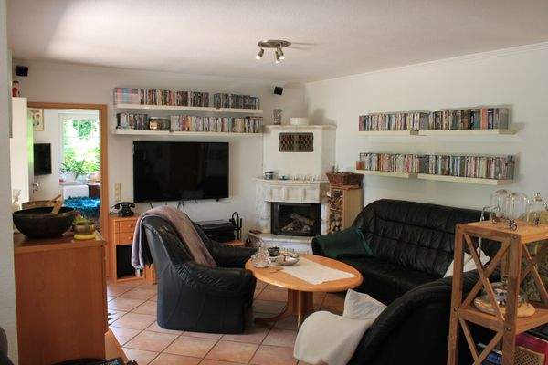 Wohnzimmer mit Kamin