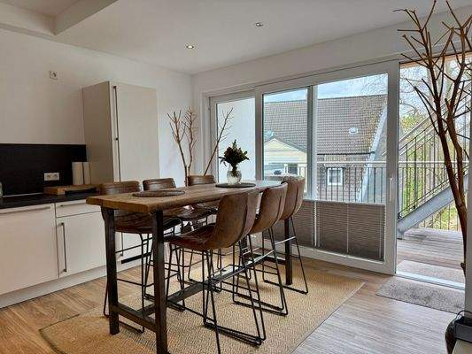 DG Küche mit Balkon