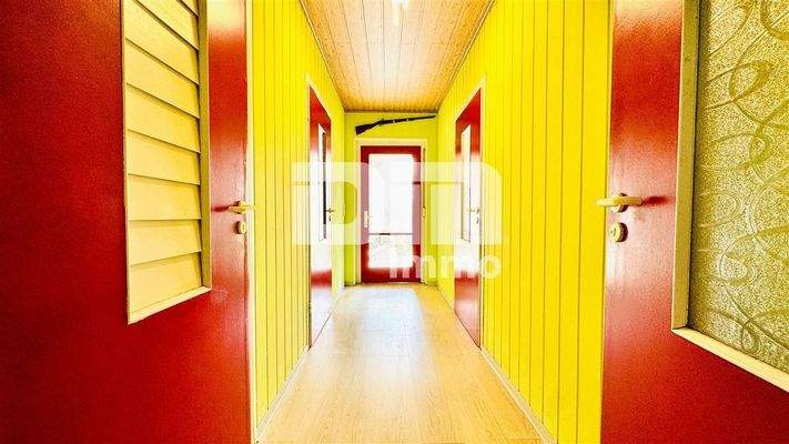 Souterrain Flur / Zugang Gartenbereich