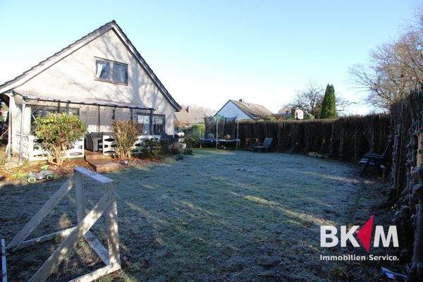 Garten mit überdachte Terrasse - Südseite