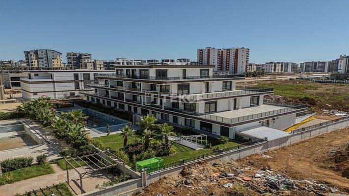 Apartments with a Pool on the Main Road in Antalya Aksu