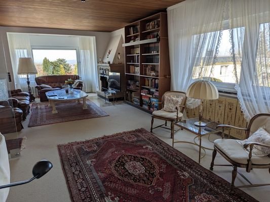 Wohnzimmer mit Kamin