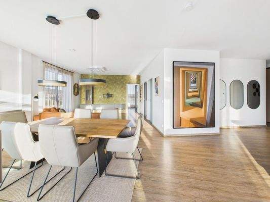 CAM04191G0-PR0068-STILL028