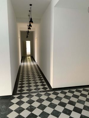 Flur und Treppenhaus (2)