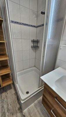 Dusche mit Duschkabine