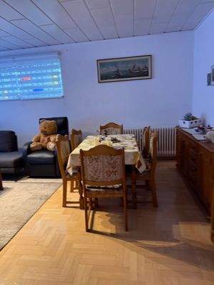 Wohnzimmer mit Essbereich (Bungalow)