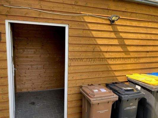 Geräteschuppen am Carport