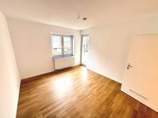 Schlafzimmer mit Zugang Loggia