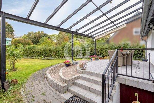 Platz satt, um die Terrasse mit Familie und Freunden zu genießen.