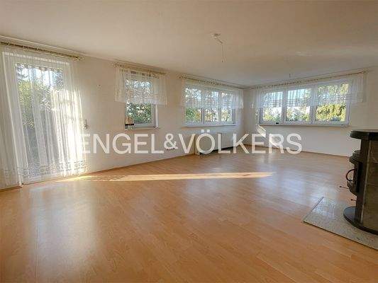 Wohnzimmer mit Zugang zur Terrasse