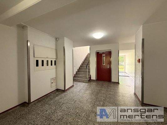 Hausflur inkl. Aufzug