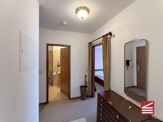 Blick aus dem Essbereich in den Flur