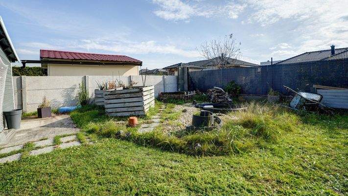 Kleiner Teich (linkes Eck Grundstück)