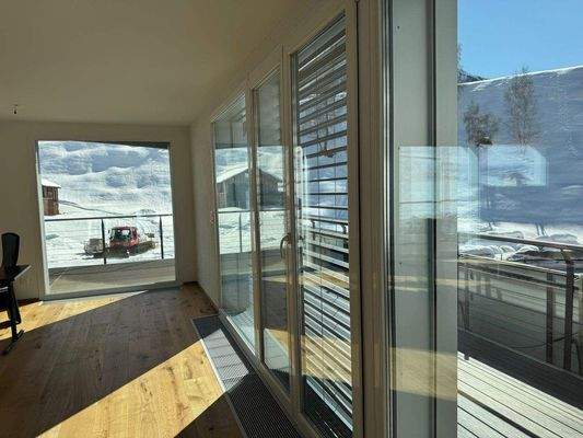 Bodentiefe Fenster auf der Süd-West-Seite