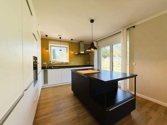 Küchenblock und verschiedene Staumöglichkeiten