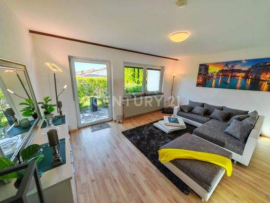 Lichtdurchflutetes Wohnzimmer EG