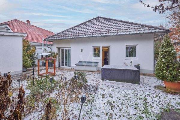 Rückansicht mit Terrasse