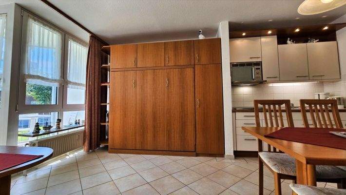 Schrankbett im Wohnzimmer