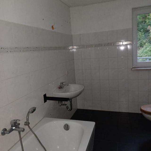 Große geräumige Dachgeschoss Wohnung 3 Raum Kirchberg zu vermieten - Photo 3