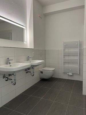 Wannenbad mit sep. Dusche