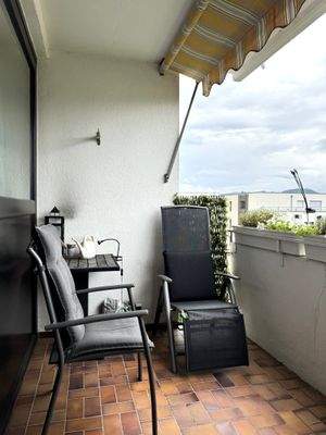 Südbalkon neben Wohnzimmer