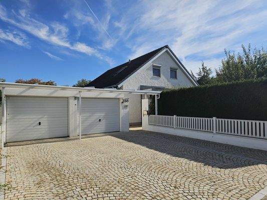 Ansicht Garagen und Eingang