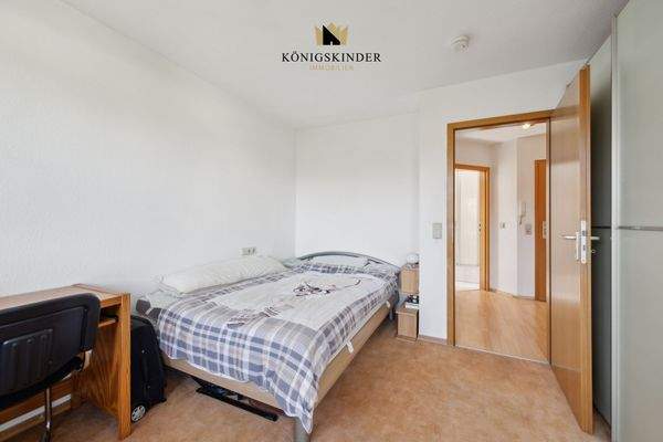  Reichlich Stauraum in der großen Schrankwand