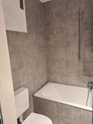 Badezimmer mit Badewanne