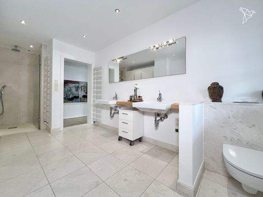 Badezimmer 1. OG (Haupthaus)