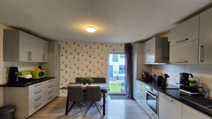 Küche und Essbereich EG