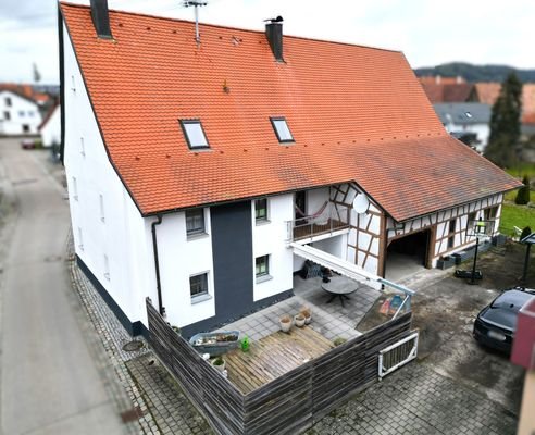 Haus mit Scheune und Garten