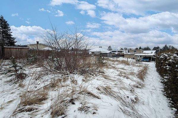 Blick von der Rückseite auf das Grundstück