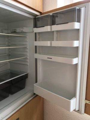 Einbauküglschrank mit Tiefkühltruhe unten