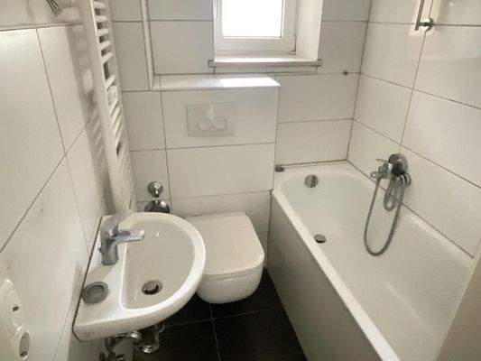 Badezimmer mit Fenster