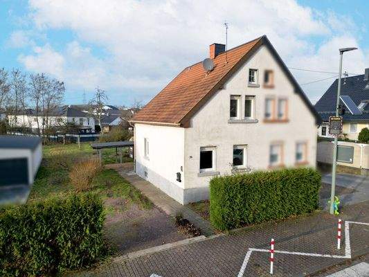 Einfamilienhaus mit Entwicklungspotenzial in Schwalbach