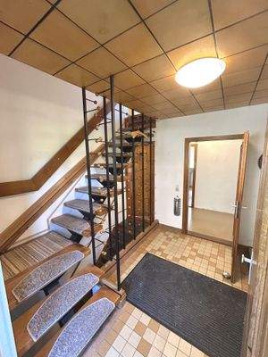 EG: Eingangsbereich, Treppe zum DG