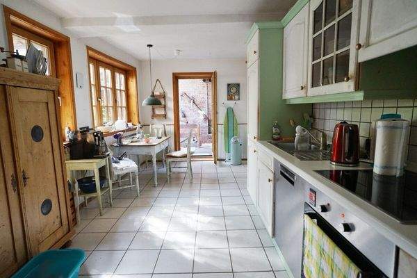 Küche und Zugang Balkon