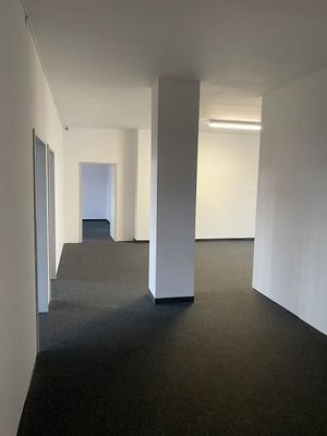 Flur zum Empfangsbereich