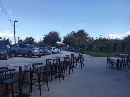 Kreta, Perivolia: Riesiges Anwesen mit Café und Swimmingpool in der Nähe des Zentrums von Chania zu verkaufen